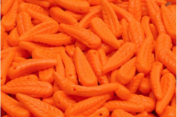 Bird Feather Beads 5x17mm - Image 1