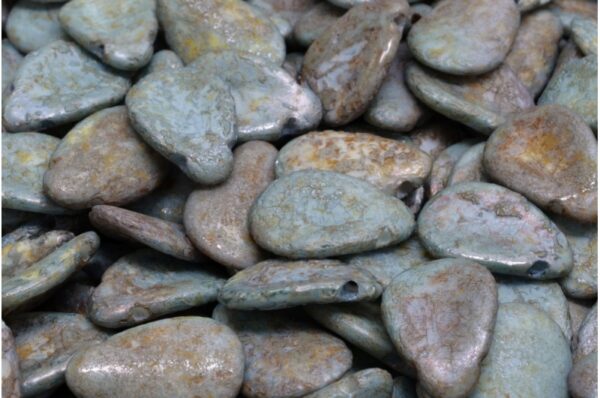 Anemone Petal Beads 11x16mm - Image 1