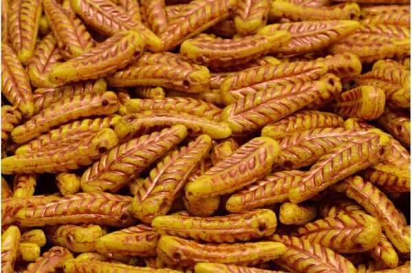 Bird Feather Beads 5x17mm - Image 1