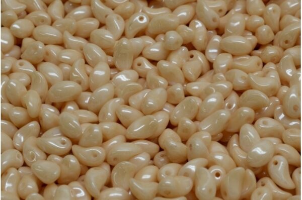 Lily Petal Beads 4x6mm - Image 1