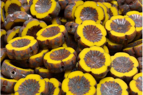 TCB Hawaiian Flower Beads 14x14mm  - Image 1