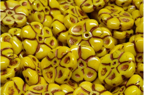 Primrose flower beads 15x15mm - Image 1